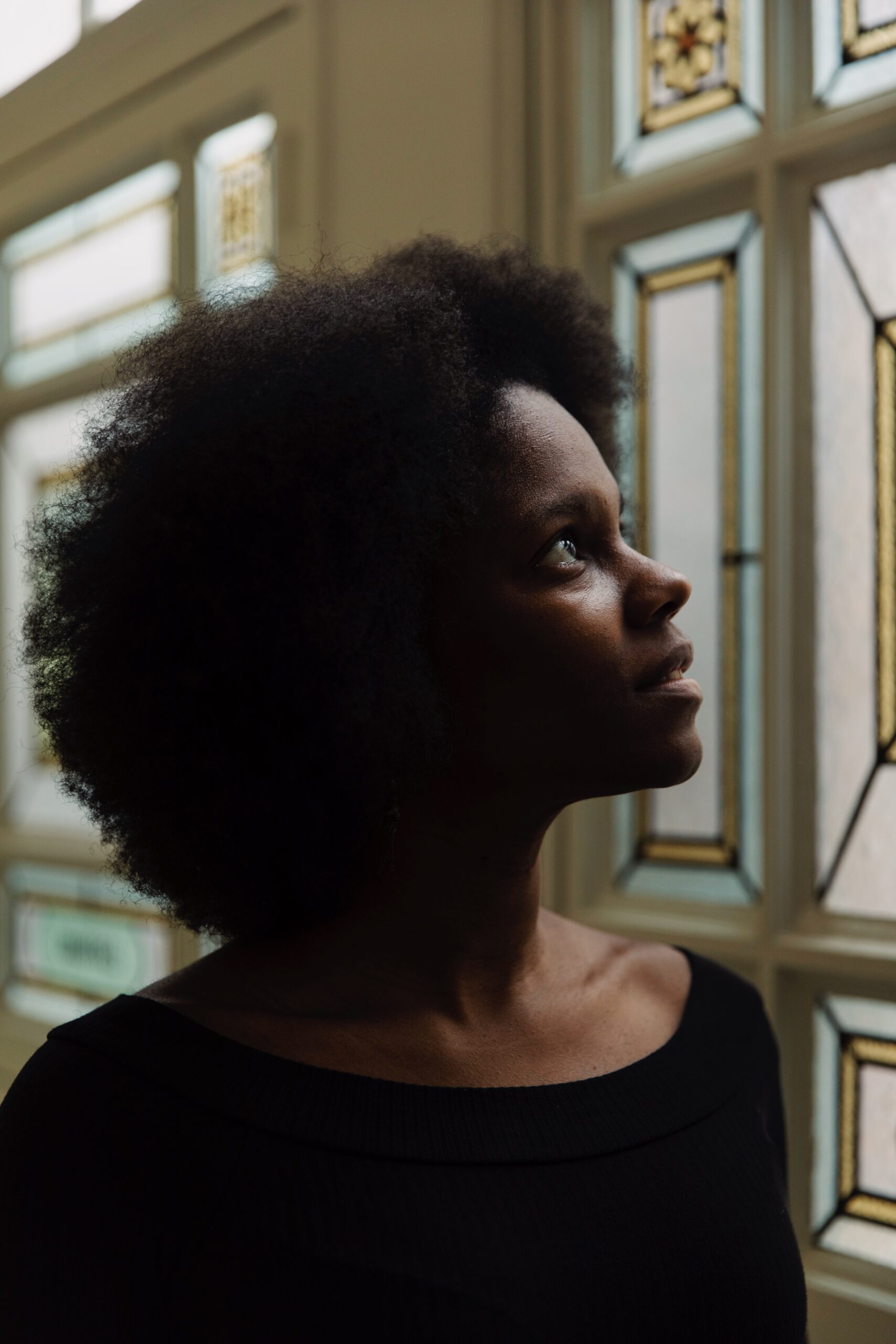 Portrait en studio — emplacement réservé (1280×720px)